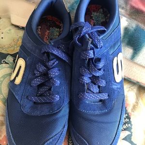 Sketchers blue sneakers